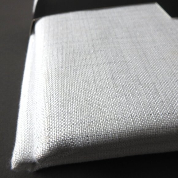 NWT Oblong Polyester Tablecloth White Silver Thread Deluxe 84" Any Occasion - Picture 3 of 8